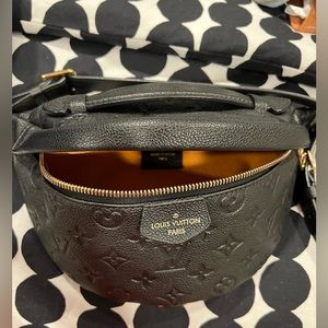 Louis Vuitton Bum Bag. Sac Ceinture leather crossbody bag.